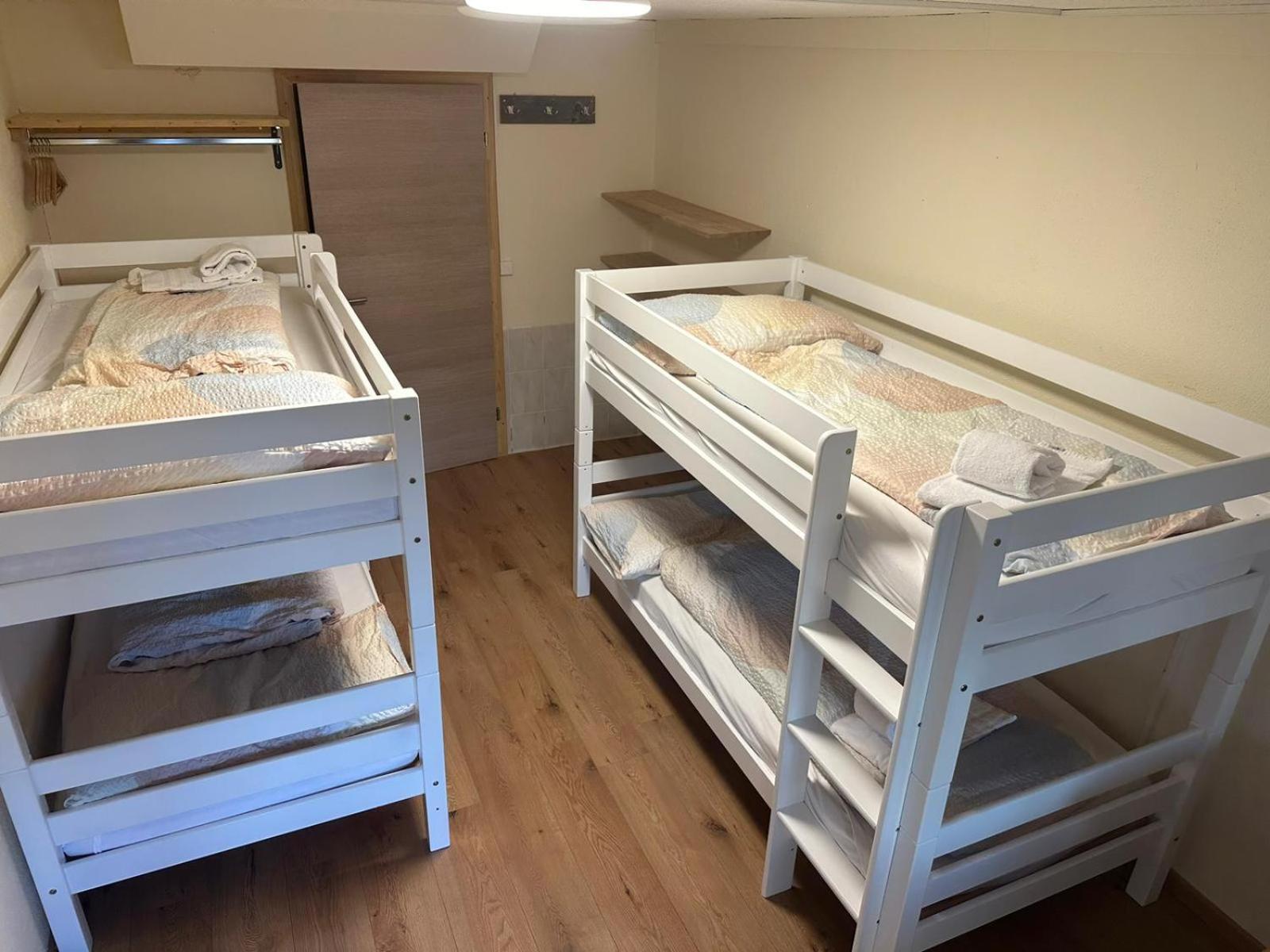 Hostel By Grischalodge Парпан Екстериор снимка
