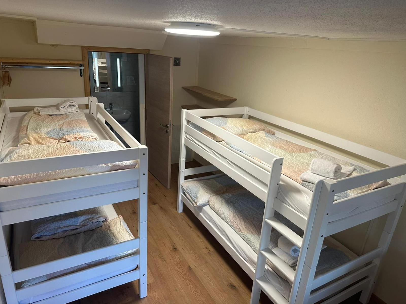 Hostel By Grischalodge Парпан Екстериор снимка