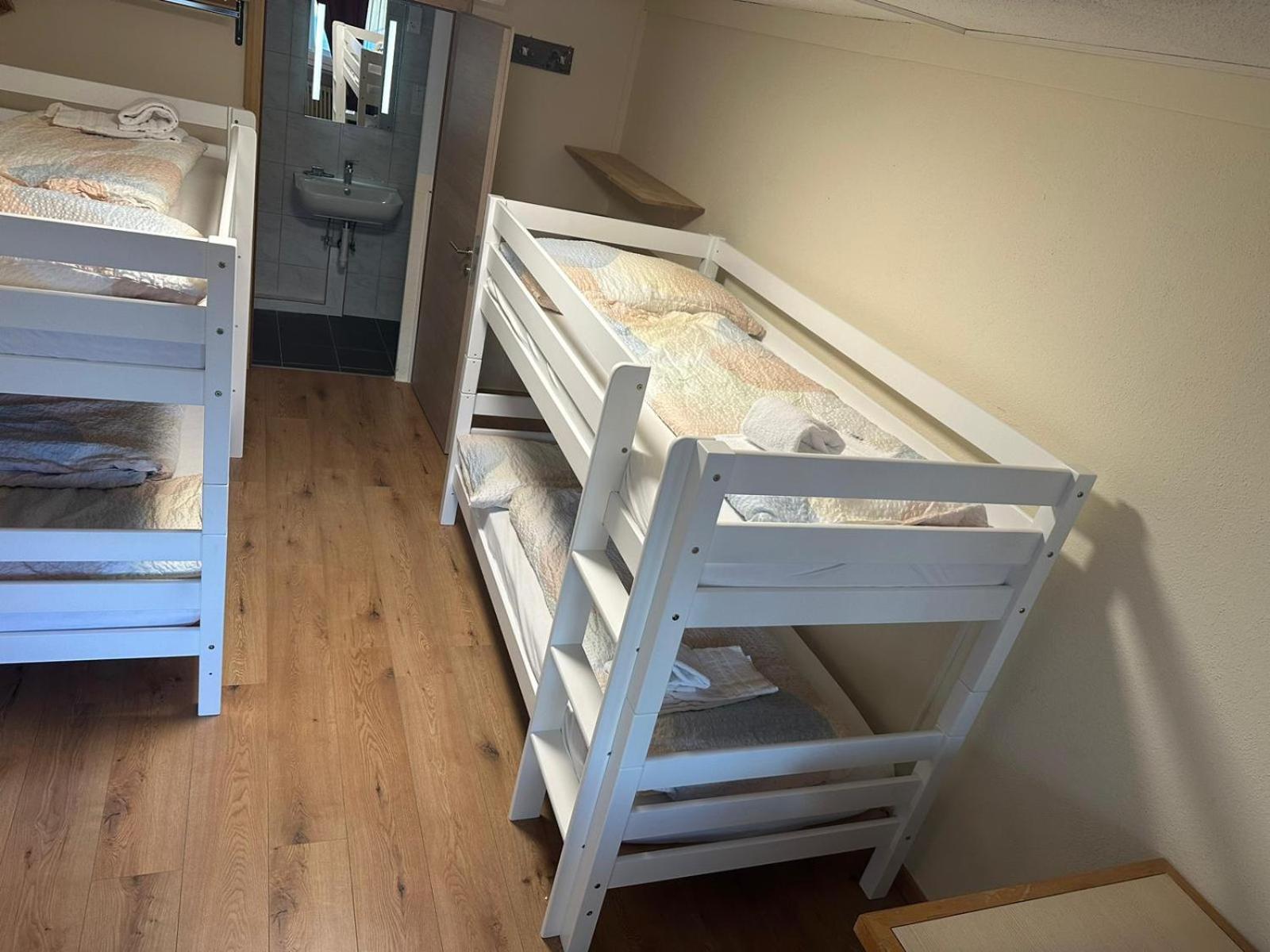 Hostel By Grischalodge Парпан Екстериор снимка
